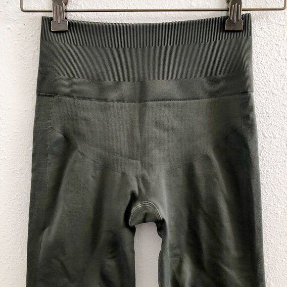 LULULEMON Zone In Crop Gator Green No Size Tag Check Measurements - Picture 6 of 10